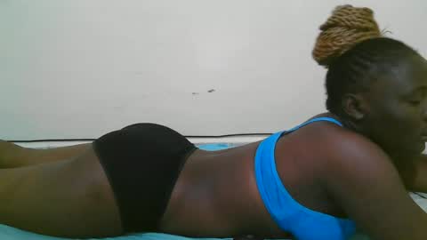 Snapshot of freaky_hearts chatting on 06.20.26 ellina online show from 06.20.26