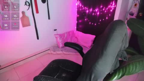 Snapshot of freaky_lia chatting on 04.27.26 Lia Gomez online show from 04.27.26