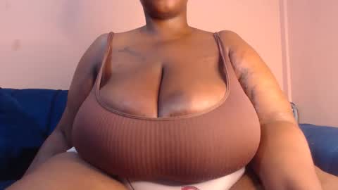 Snapshot of freakyboobsxx chatting on 06.11.26 Kimmy online show from 06.11.26