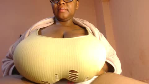 Snapshot of freakyboobsxx chatting on 06.29.26 Kimmy online show from 06.29.26