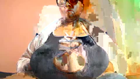 Snapshot of freakyboobsxx chatting on 07.25.26 Kimmy online show from 07.25.26