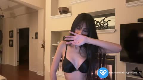 Snapshot of freakyprincess777 chatting on 12.16.24 princess online show from 12.16.24