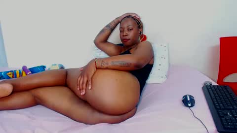 FreakyScarlet00 online show from 09.13.25