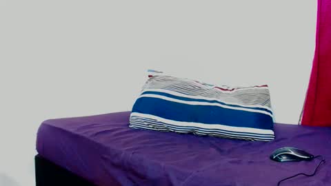 FreakyScarlet00 online show from 11.08.25