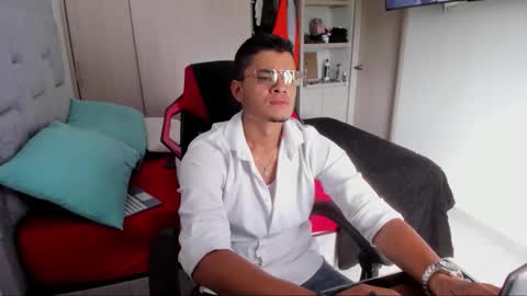 Snapshot of fredericsloan chatting on 02.16.26 Frederic Sloan online show from 02.16.26