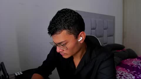 Snapshot of fredericsloan chatting on 02.27.26 Frederic Sloan online show from 02.27.26