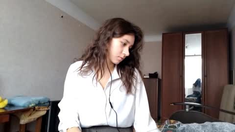 Snapshot of fredmurrietta chatting on 10.18.25 Mia online show from 10.18.25