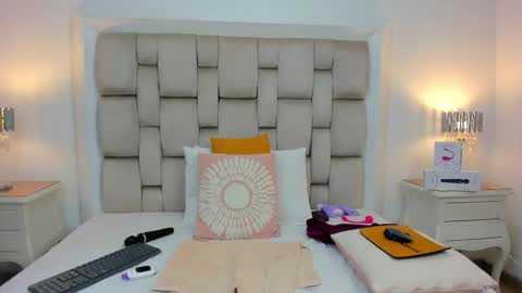 Snapshot of frehia_dimou chatting on 09.28.25 Frehia online show from 09.28.25