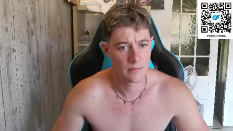 Snapshot of frenchhornybibs chatting on 06.17.26 French Horny Bibs online show from 06.17.26