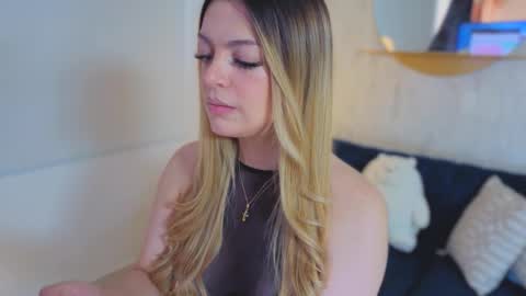 fresita_pink_ online show from 12.04.25