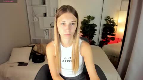Snapshot of freya_bloss chatting on 07.08.26 Laura online show from 07.08.26