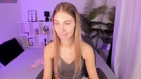 Snapshot of freya_bloss chatting on 07.15.26 Laura online show from 07.15.26