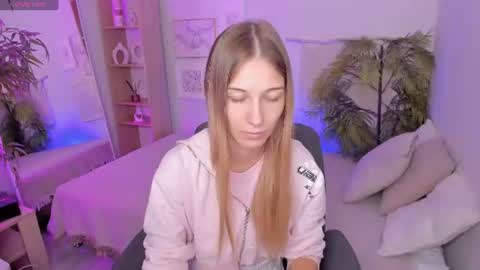 Snapshot of freya_bloss chatting on 07.20.26 Laura online show from 07.20.26