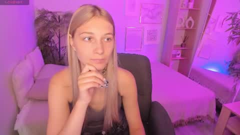 Snapshot of freya_bloss chatting on 07.27.26 Laura online show from 07.27.26