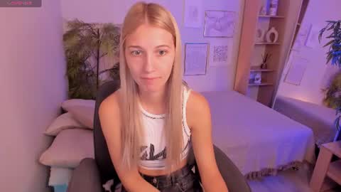 Snapshot of freya_bloss chatting on 08.03.26 Laura online show from 08.03.26