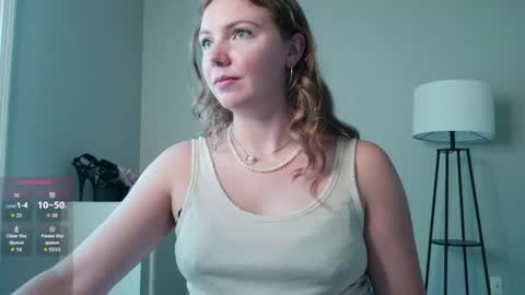 Snapshot of freyafux chatting on 06.13.26 Miss Freya online show from 06.13.26