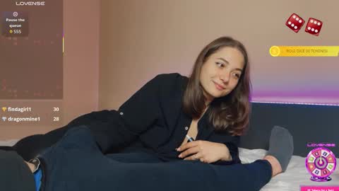 Snapshot of freyaoliver chatting on 10.10.25 FreyaOliver online show from 10.10.25