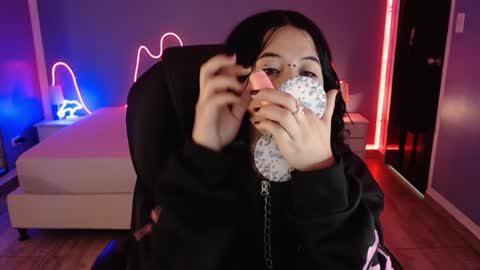 Snapshot of frida_lassi_ chatting on 02.11.25 frida_lassi_ online show from 02.11.25