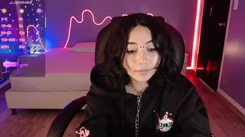 Snapshot of frida_lassi_ chatting on 02.11.25 frida_lassi_ online show from 02.11.25