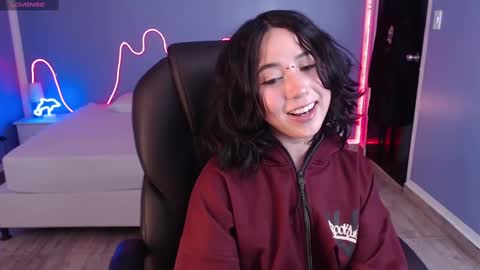 Snapshot of frida_lassi_ chatting on 02.12.25 frida_lassi_ online show from 02.12.25