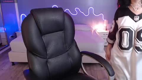 Snapshot of frida_lassi_ chatting on 02.14.25 frida_lassi_ online show from 02.14.25