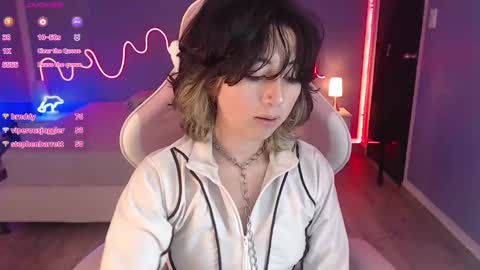 Snapshot of frida_lassi_ chatting on 03.05.25 frida_lassi_ online show from 03.05.25