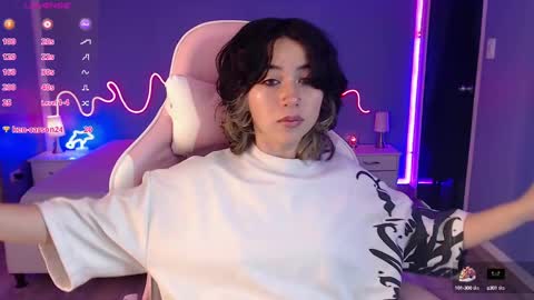 Snapshot of frida_lassi_ chatting on 03.07.25 frida_lassi_ online show from 03.07.25