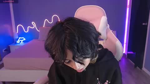 Snapshot of frida_lassi_ chatting on 03.12.25 frida_lassi_ online show from 03.12.25