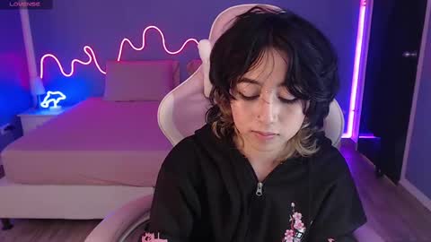 Snapshot of frida_lassi_ chatting on 03.12.25 frida_lassi_ online show from 03.12.25