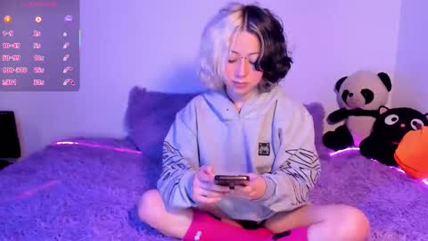 Snapshot of frida_lassi_ chatting on 09.14.25 frida_lassi_ online show from 09.14.25