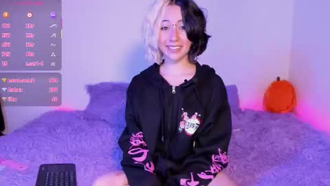 Snapshot of frida_lassi_ chatting on 09.28.25 frida_lassi_ online show from 09.28.25