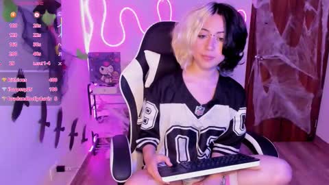 Snapshot of frida_lassi_ chatting on 10.19.25 frida_lassi_ online show from 10.19.25