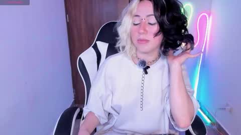 frida_lassi_ online show from 11.15.25