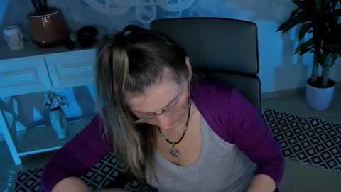 Frida Tander online show from 11.27.25