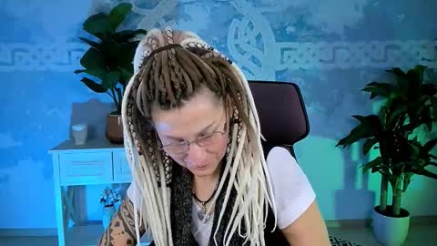 Frida Tander online show from 12.14.25