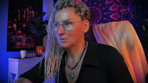 Frida Tander online show from 06.05.26