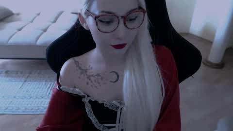 Snapshot of fromsun_forsoul chatting on 04.17.26 Lilith online show from 04.17.26