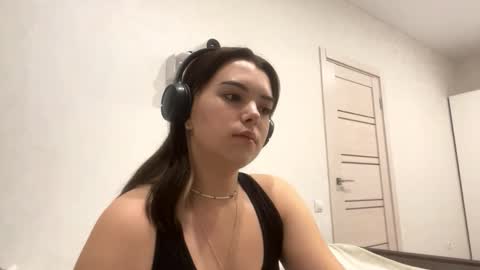 Snapshot of frosted_bloom chatting on 09.29.25 Emily online show from 09.29.25