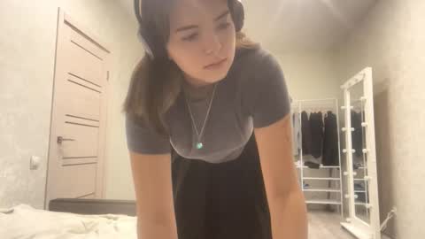 Snapshot of frosted_bloom chatting on 10.08.25 Emily online show from 10.08.25