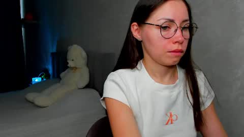 Snapshot of fun__nd__bun chatting on 06.25.26 fun__nd__bun online show from 06.25.26