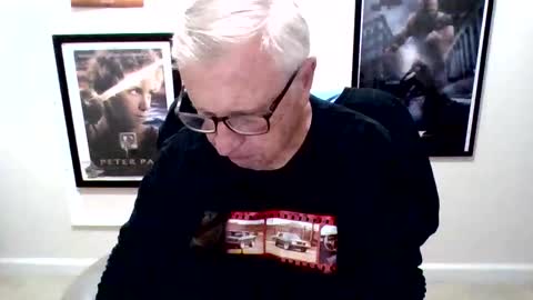 Snapshot of funclemike chatting on 10.22.25 funclemike online show from 10.22.25