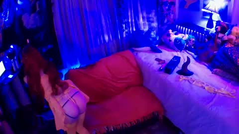 Snapshot of furby_chummies chatting on 01.09.25 Valarie Iris Paige online show from 01.09.25