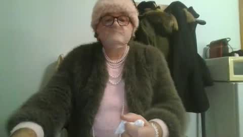 Snapshot of fursdany chatting on 01.14.26 Dany online show from 01.14.26