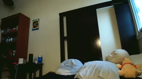 Snapshot of fuzzypeaches87 chatting on 04.17.26 fuzzypeaches87 online show from 04.17.26