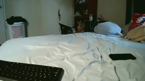 Snapshot of fuzzypeaches87 chatting on 04.18.26 fuzzypeaches87 online show from 04.18.26