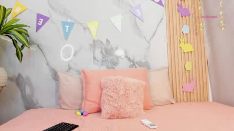   Independent model online show from 04.05.26