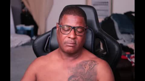 Snapshot of fyrecontrol chatting on 10.01.25 seldom seen online show from 10.01.25