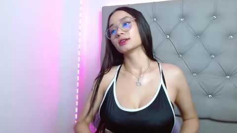 Victoria online show from 11.25.25