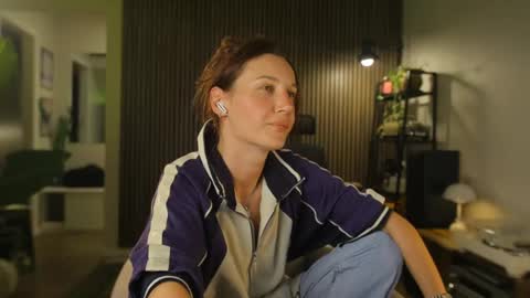 Snapshot of g_ia chatting on 05.22.26 G online show from 05.22.26