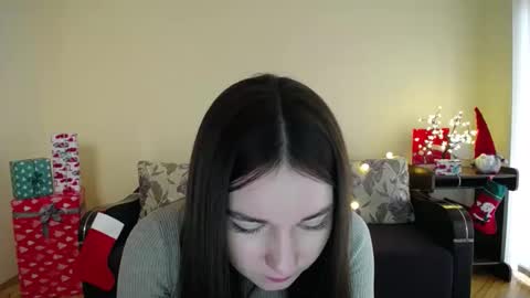 Snapshot of gabby_di chatting on 12.16.24 Jaklin online show from 12.16.24